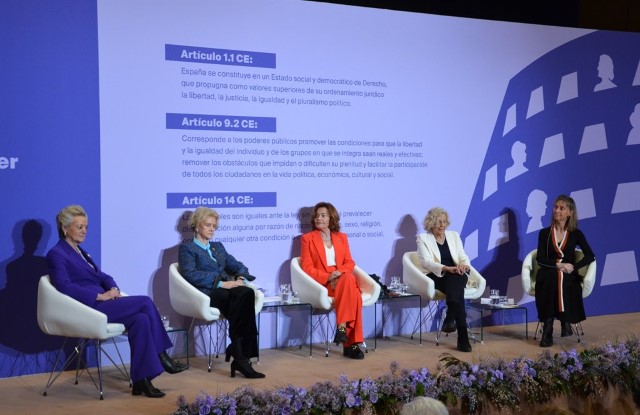 El TC celebra el Día de la Mujer con un coloquio con Soledad Becerril y Manuela Carmena